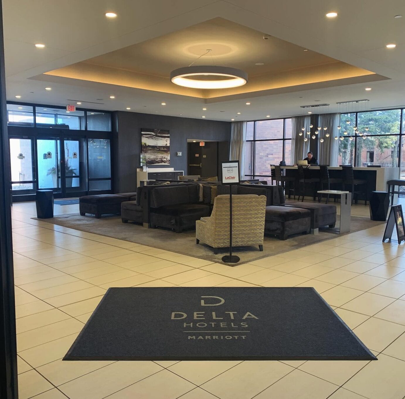 Delta Hotel by Marriot Minneapolis Northeast, lobby entrance